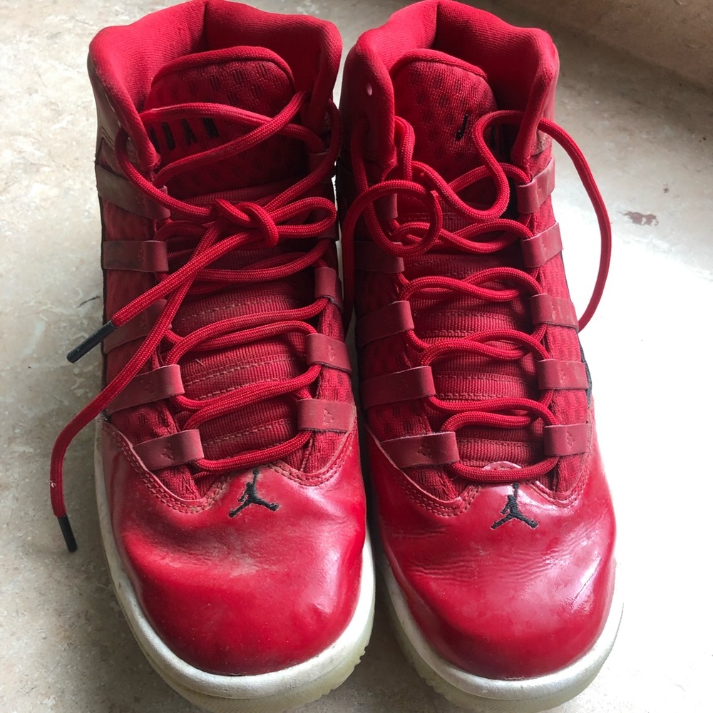 Youth 6 Nike sneakers
